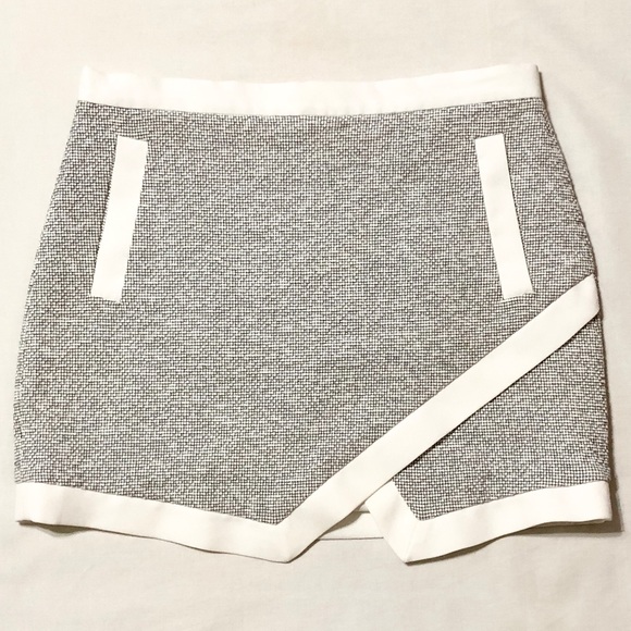 Banana Republic Asymmetric Dressy Gray/White Square Textured Mini Skirt - Size 4 - Picture 2 of 16
